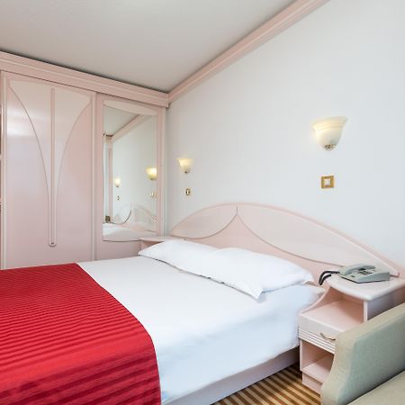 Hotel Zorna Plava Laguna โปเรช ภายนอก รูปภาพ