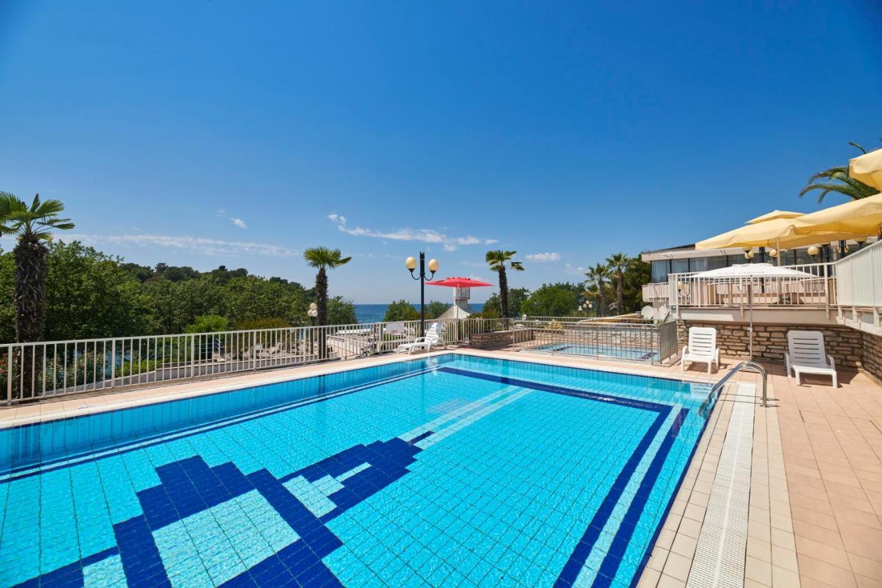 Hotel Zorna Plava Laguna โปเรช ภายนอก รูปภาพ