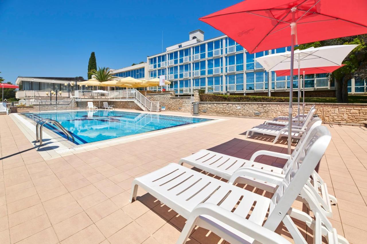 Hotel Zorna Plava Laguna โปเรช ภายนอก รูปภาพ