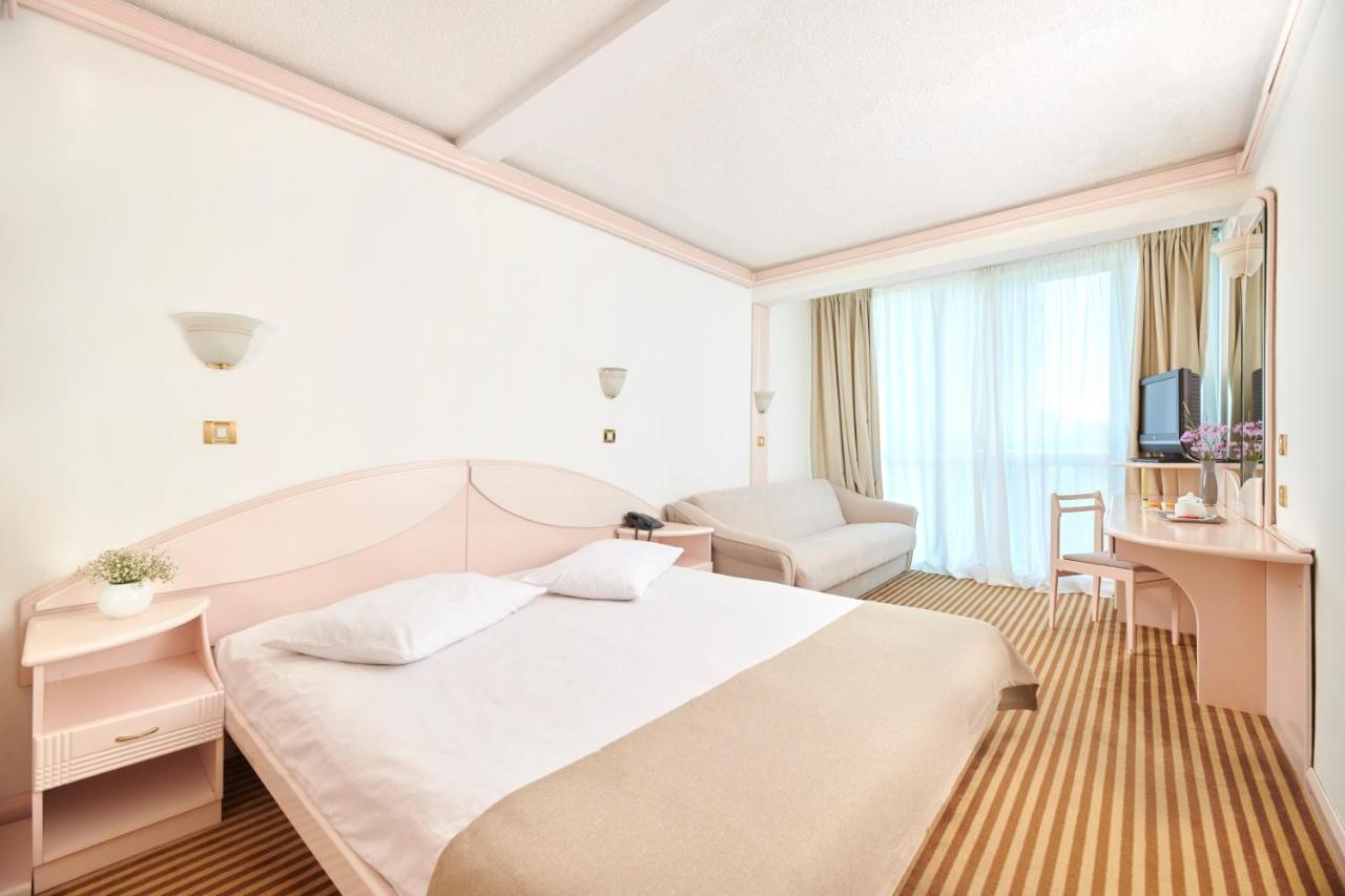 Hotel Zorna Plava Laguna โปเรช ภายนอก รูปภาพ