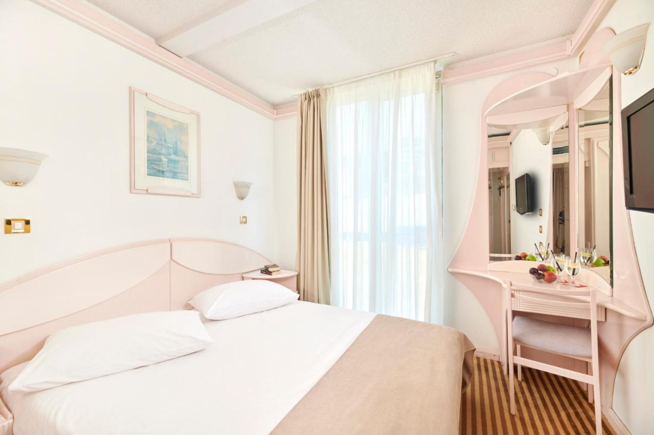 Hotel Zorna Plava Laguna โปเรช ภายนอก รูปภาพ