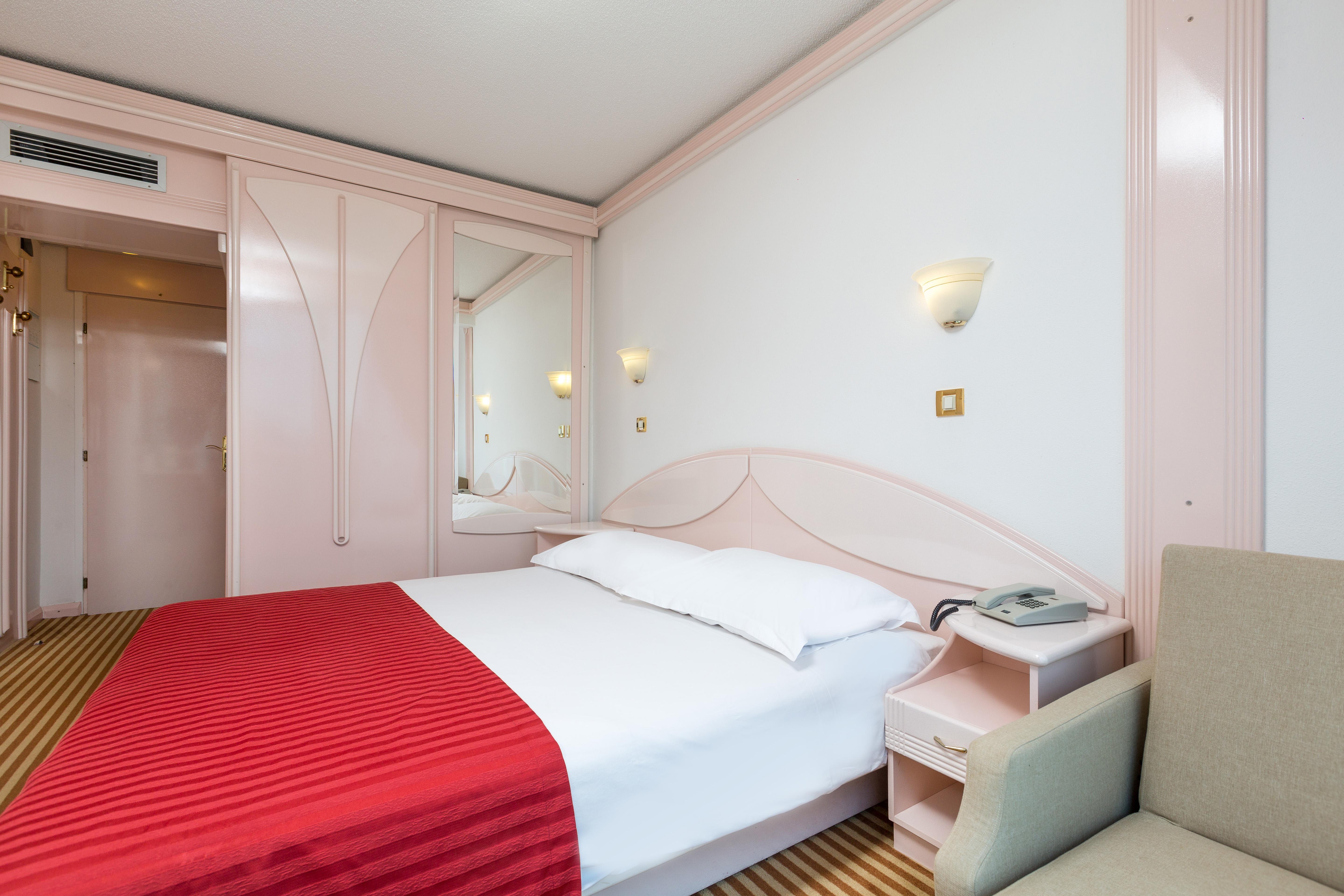 Hotel Zorna Plava Laguna โปเรช ภายนอก รูปภาพ