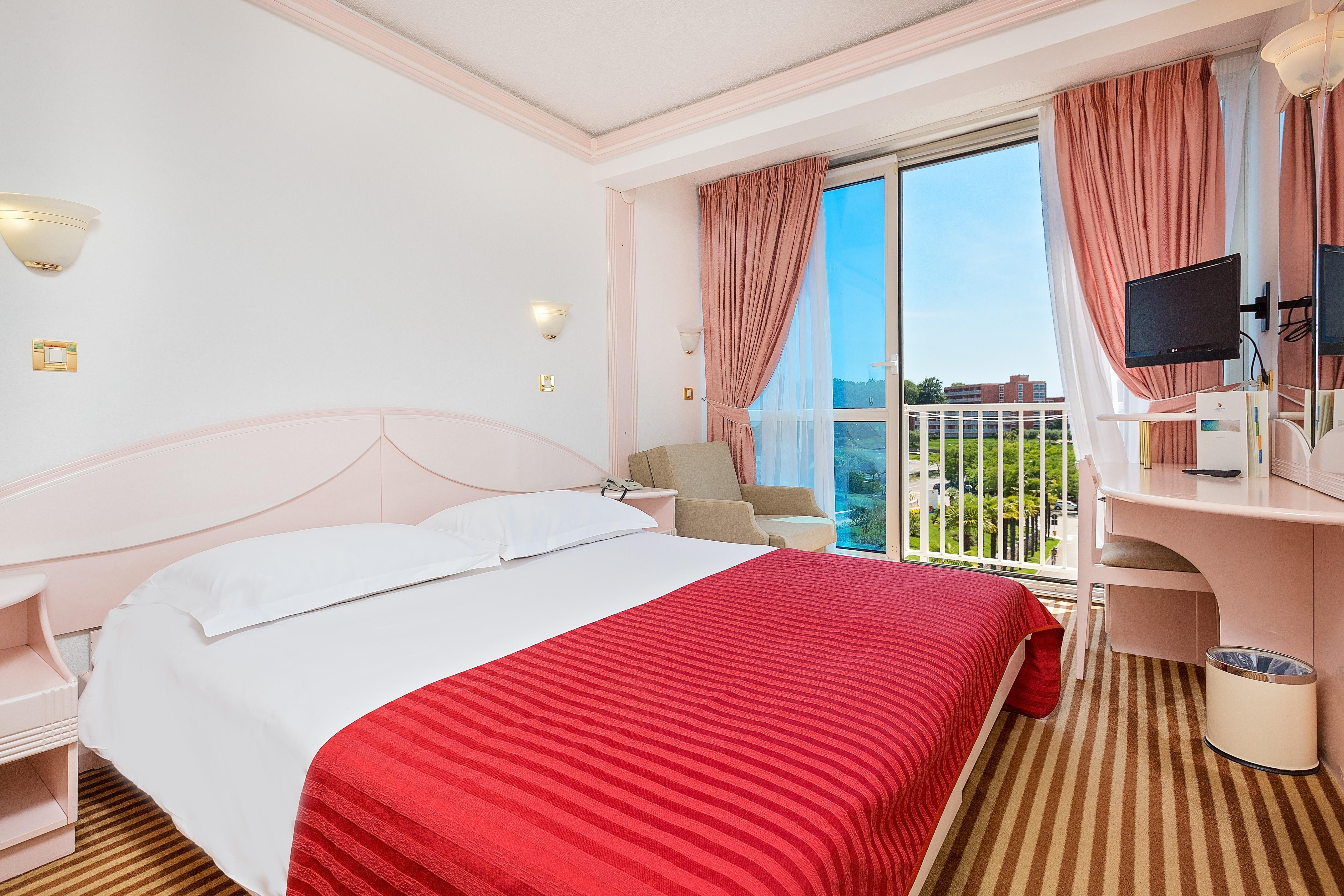Hotel Zorna Plava Laguna โปเรช ภายนอก รูปภาพ