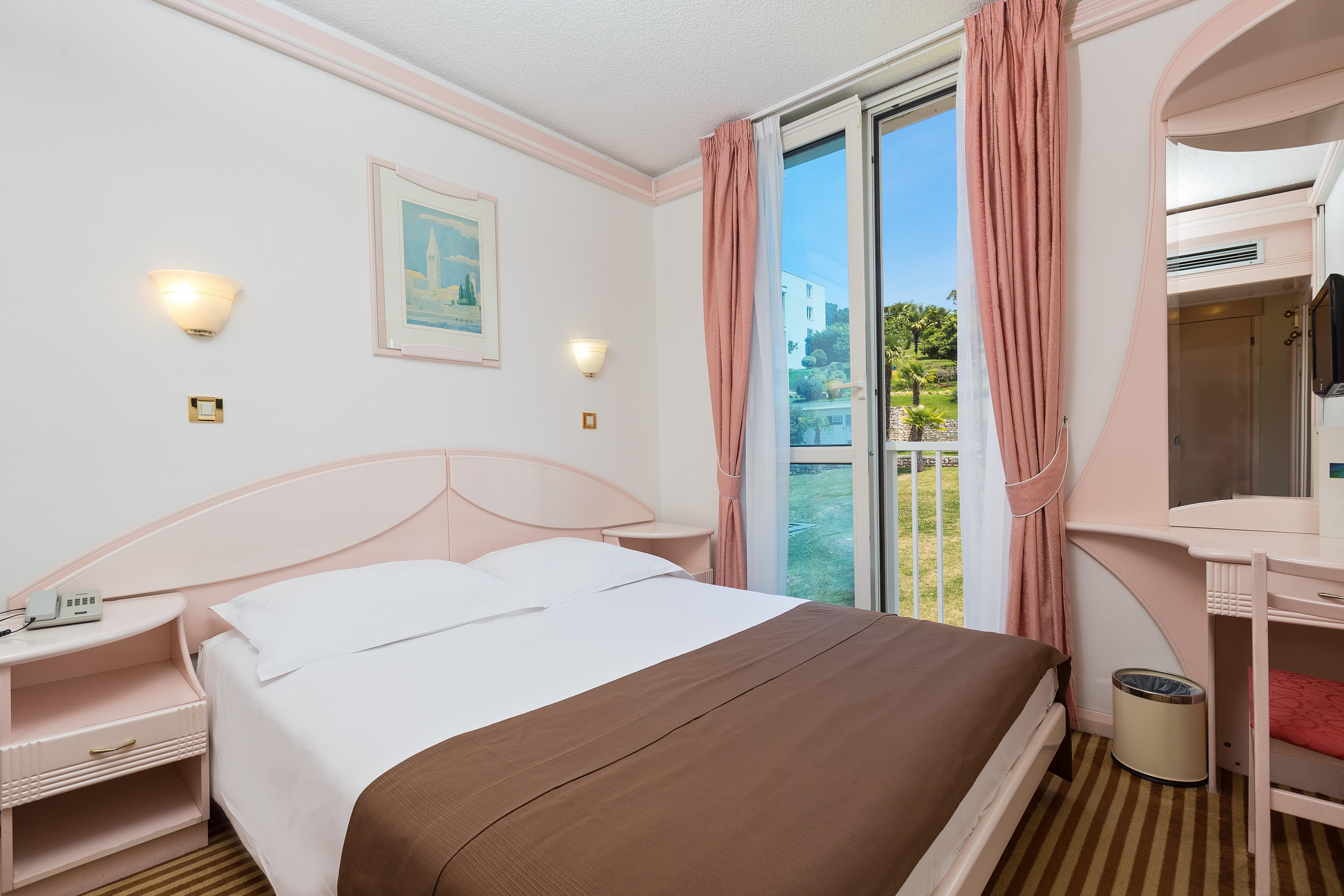 Hotel Zorna Plava Laguna โปเรช ภายนอก รูปภาพ
