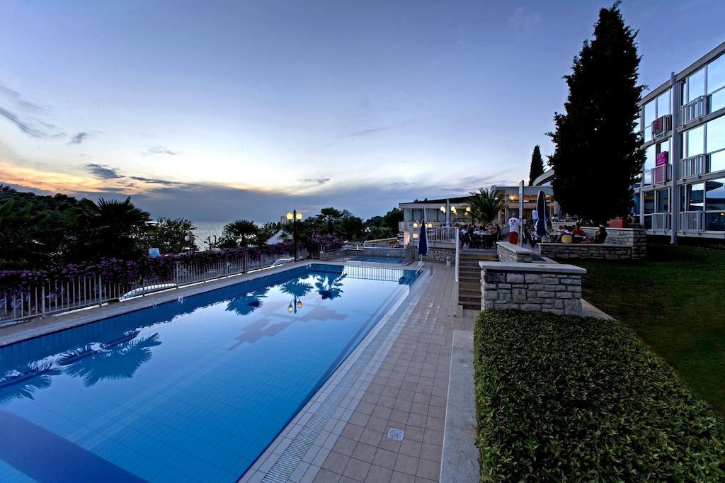 Hotel Zorna Plava Laguna โปเรช ภายนอก รูปภาพ
