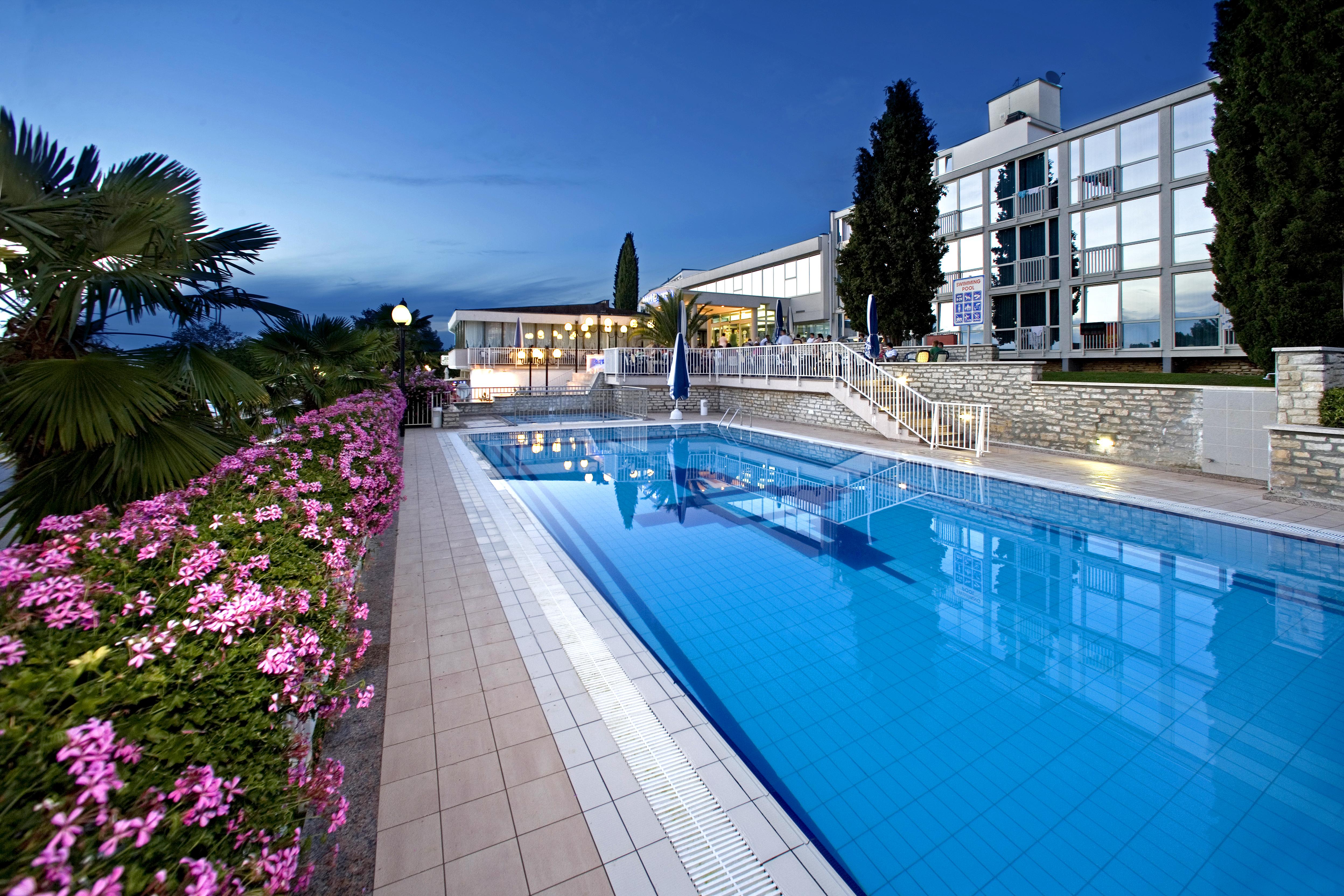Hotel Zorna Plava Laguna โปเรช ภายนอก รูปภาพ