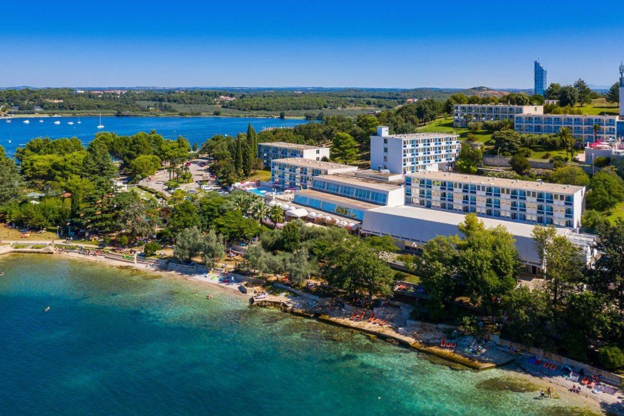 Hotel Zorna Plava Laguna โปเรช ภายนอก รูปภาพ