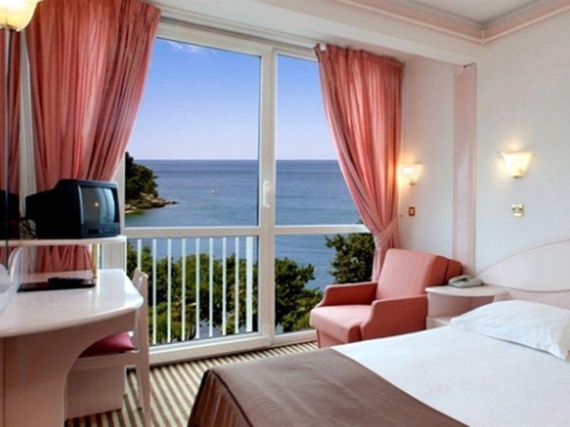 Hotel Zorna Plava Laguna โปเรช ภายนอก รูปภาพ