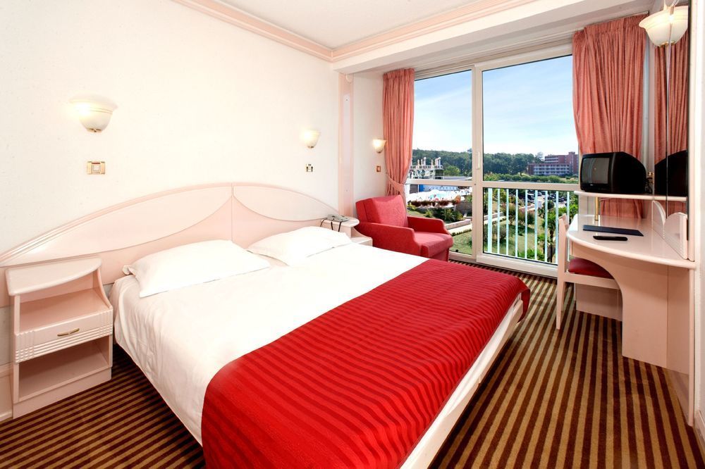 Hotel Zorna Plava Laguna โปเรช ภายนอก รูปภาพ