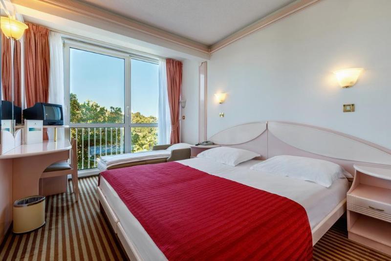 Hotel Zorna Plava Laguna โปเรช ภายนอก รูปภาพ