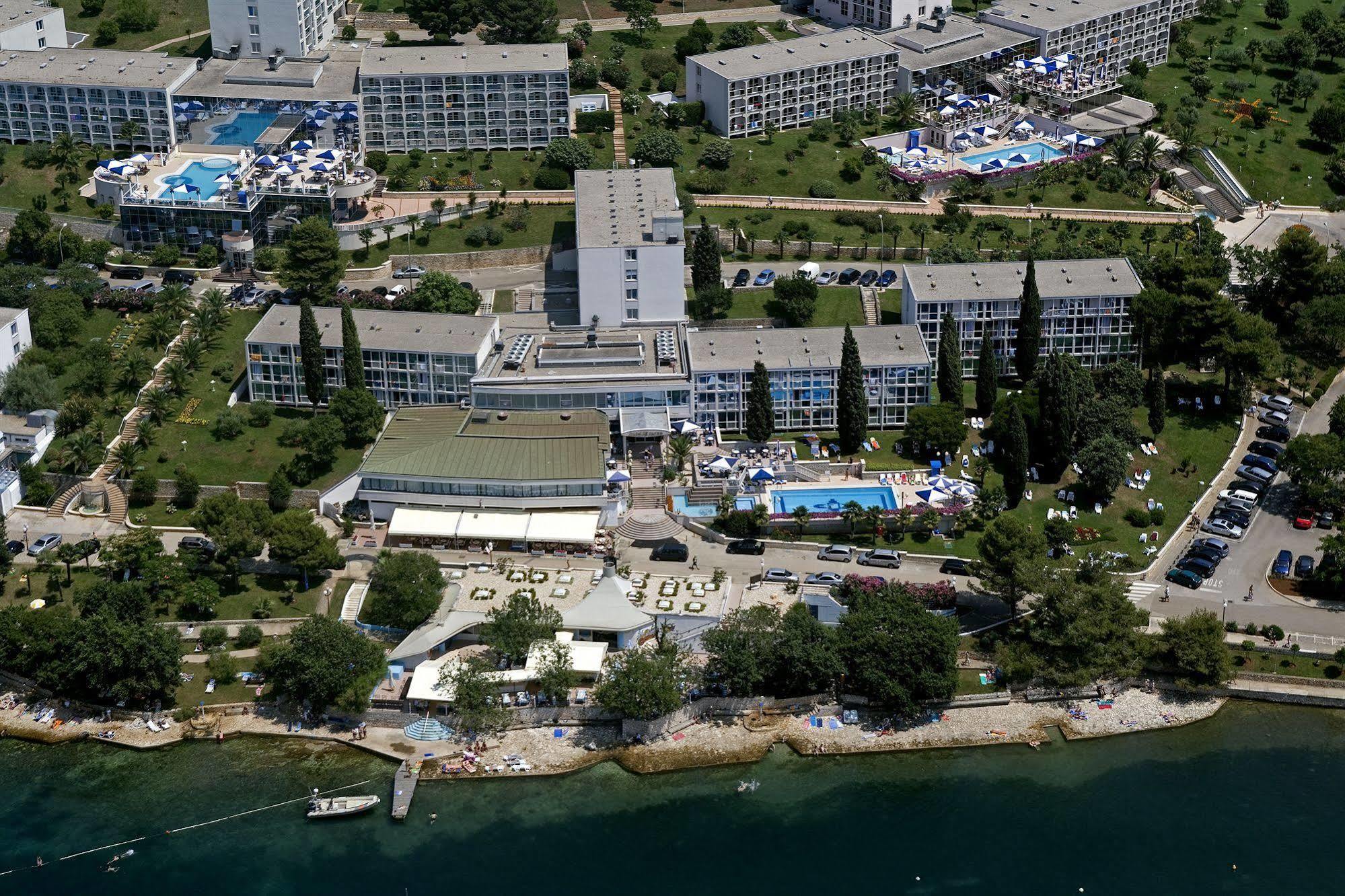 Hotel Zorna Plava Laguna โปเรช ภายนอก รูปภาพ