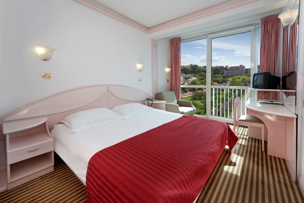 Hotel Zorna Plava Laguna โปเรช ภายนอก รูปภาพ